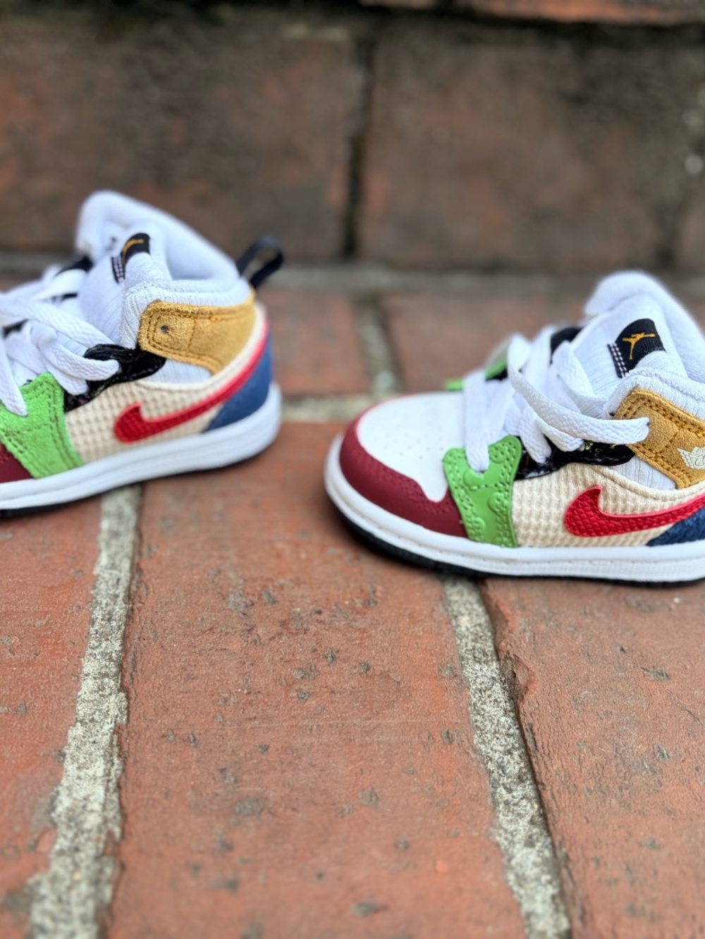 Baby Nike Jordan 1 Mid SE "Messy Room" Sneaker - 4C